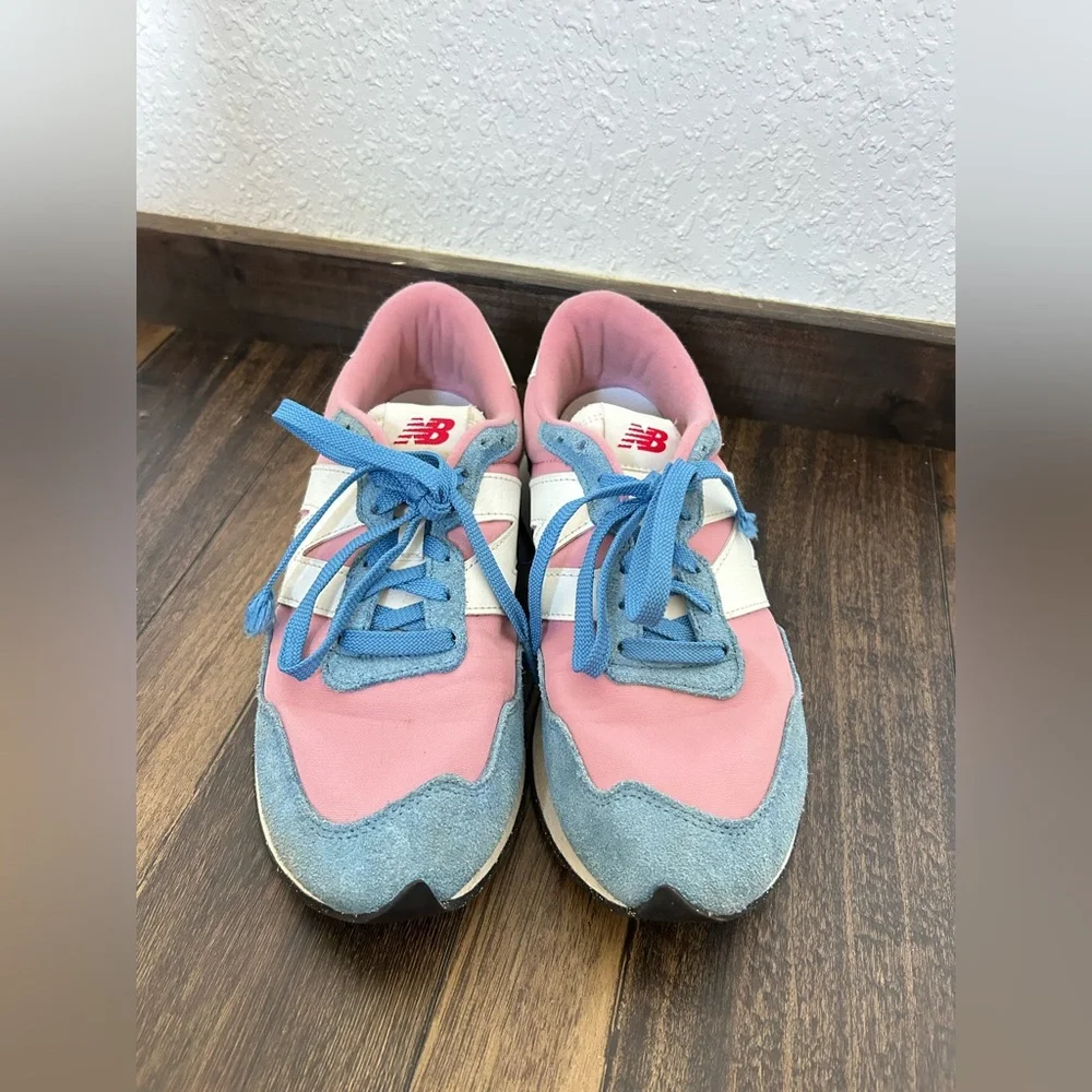 New Balance Women’s Pink and Blue Athletic Tennis Shoes Size 10